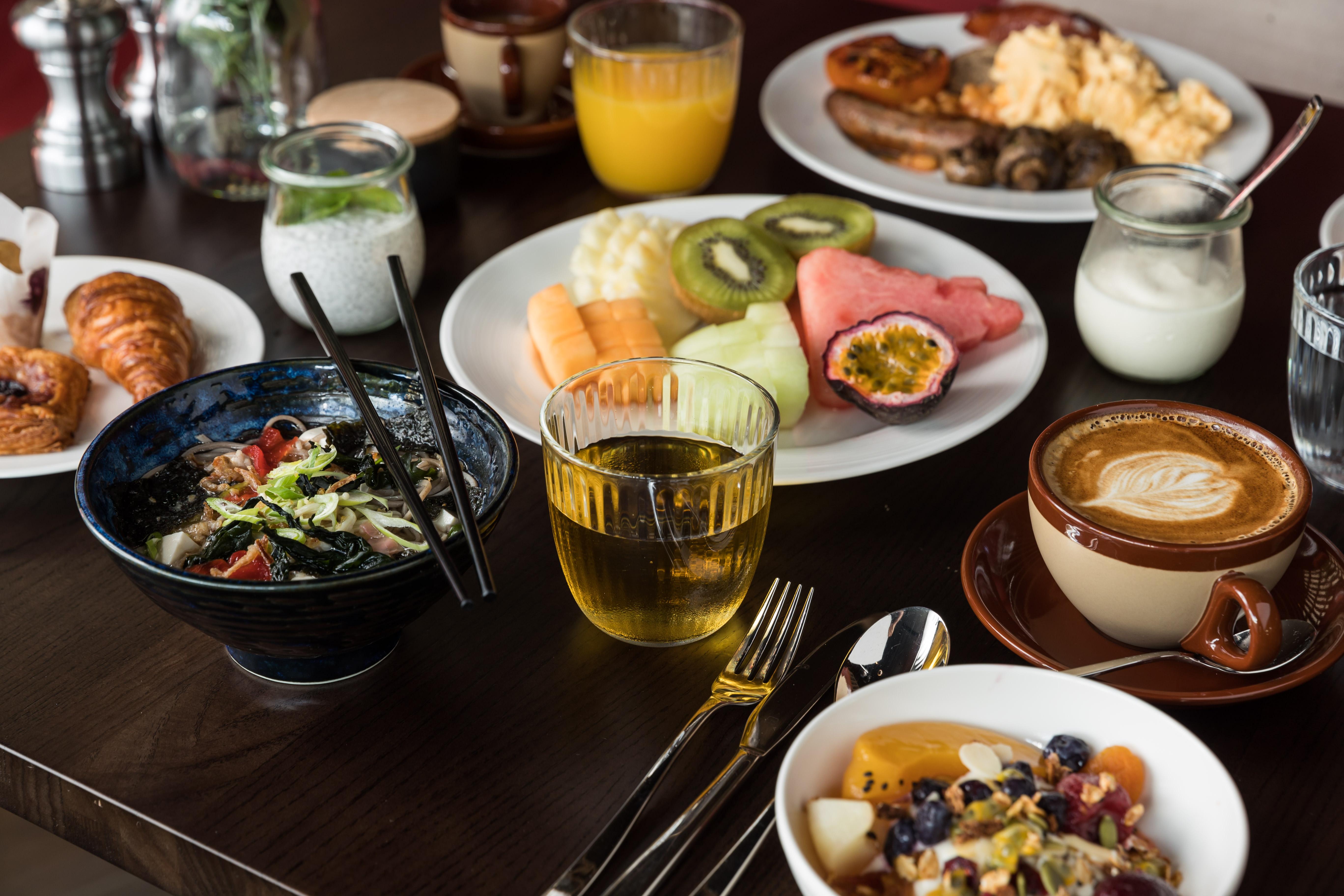 فندق Crystalbrook Bailey كيرنز المظهر الخارجي الصورة A breakfast buffet at a hotel