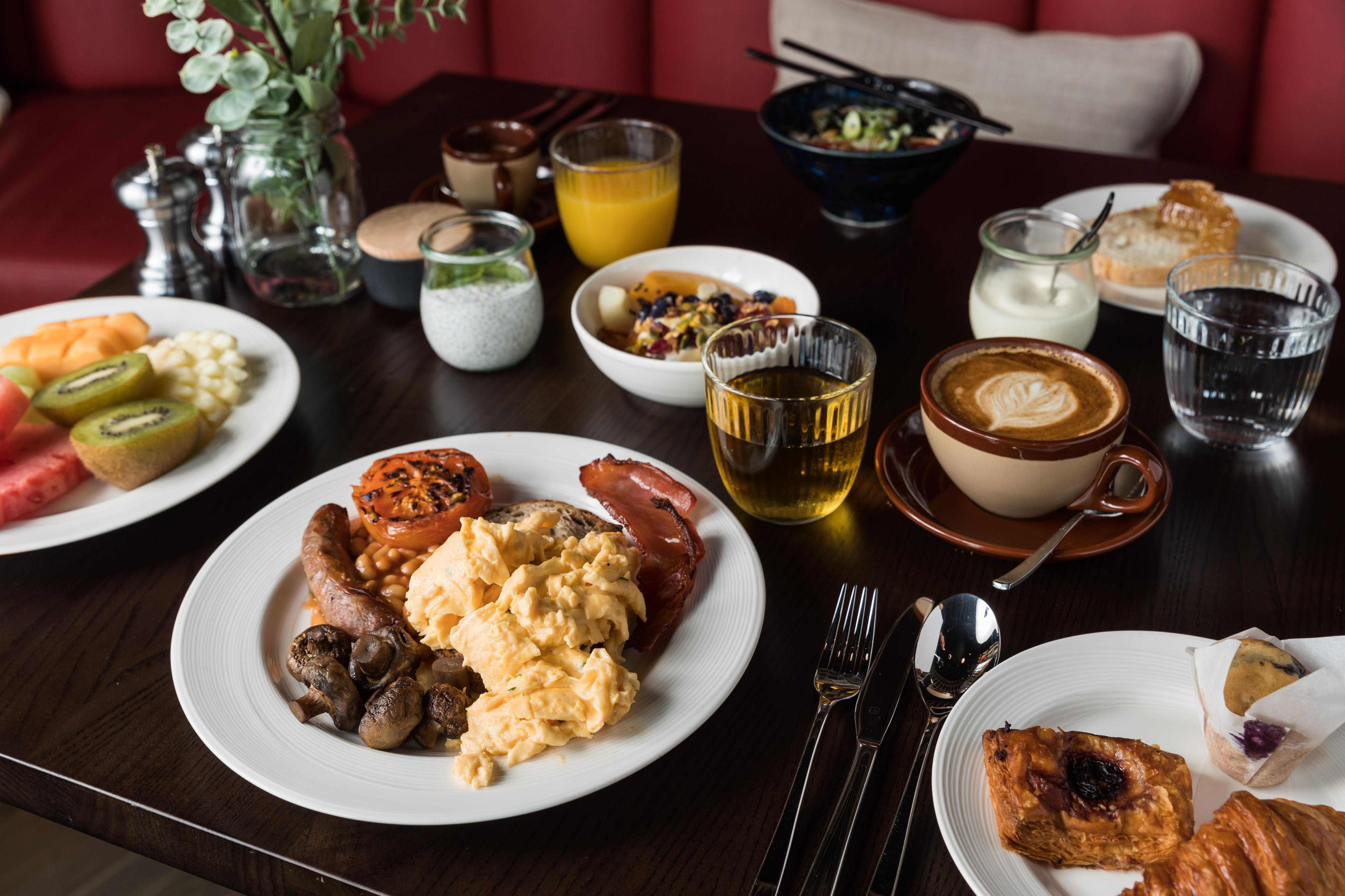 فندق Crystalbrook Bailey كيرنز المظهر الخارجي الصورة A breakfast at the restaurant