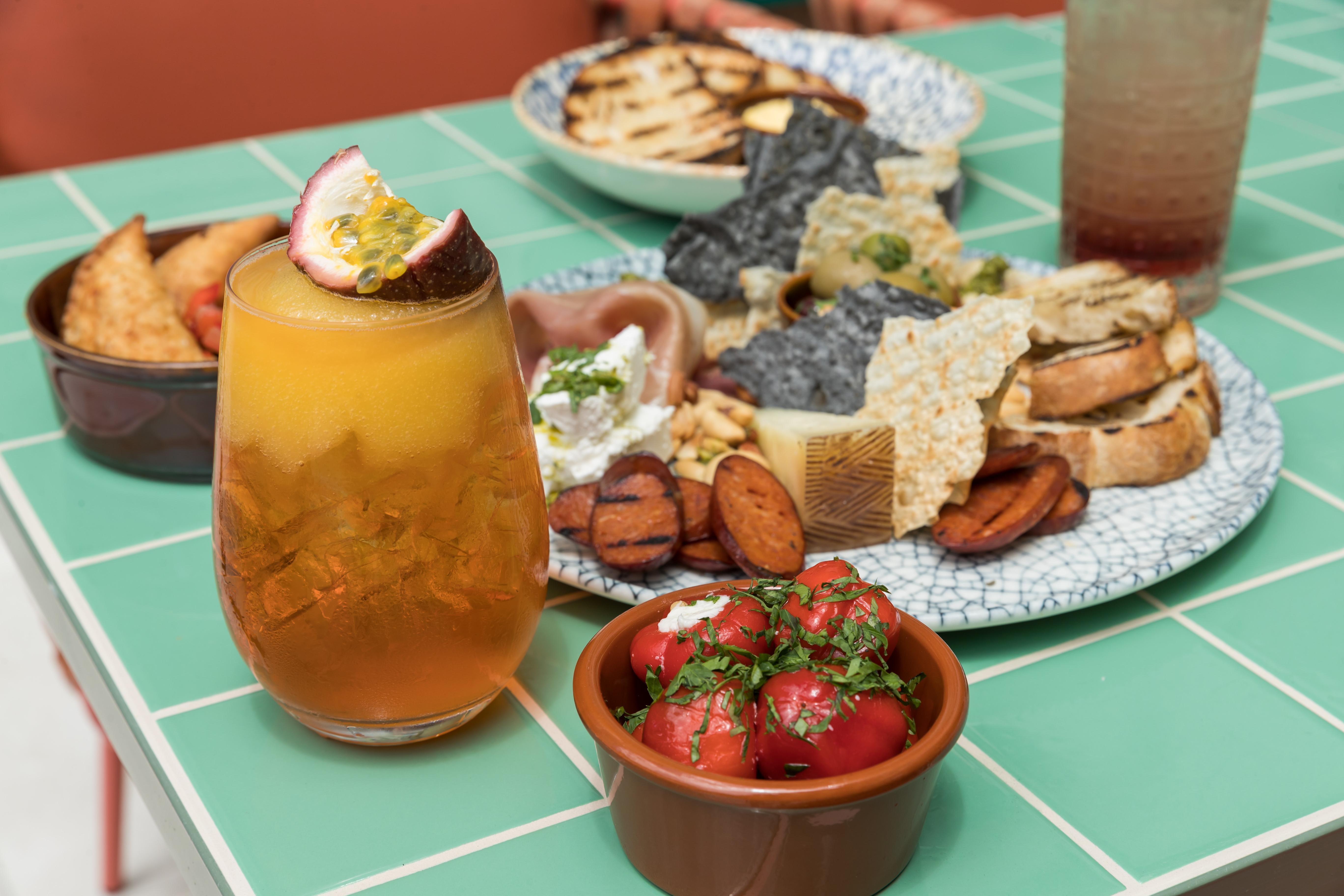 فندق Crystalbrook Bailey كيرنز المظهر الخارجي الصورة A selection of tapas