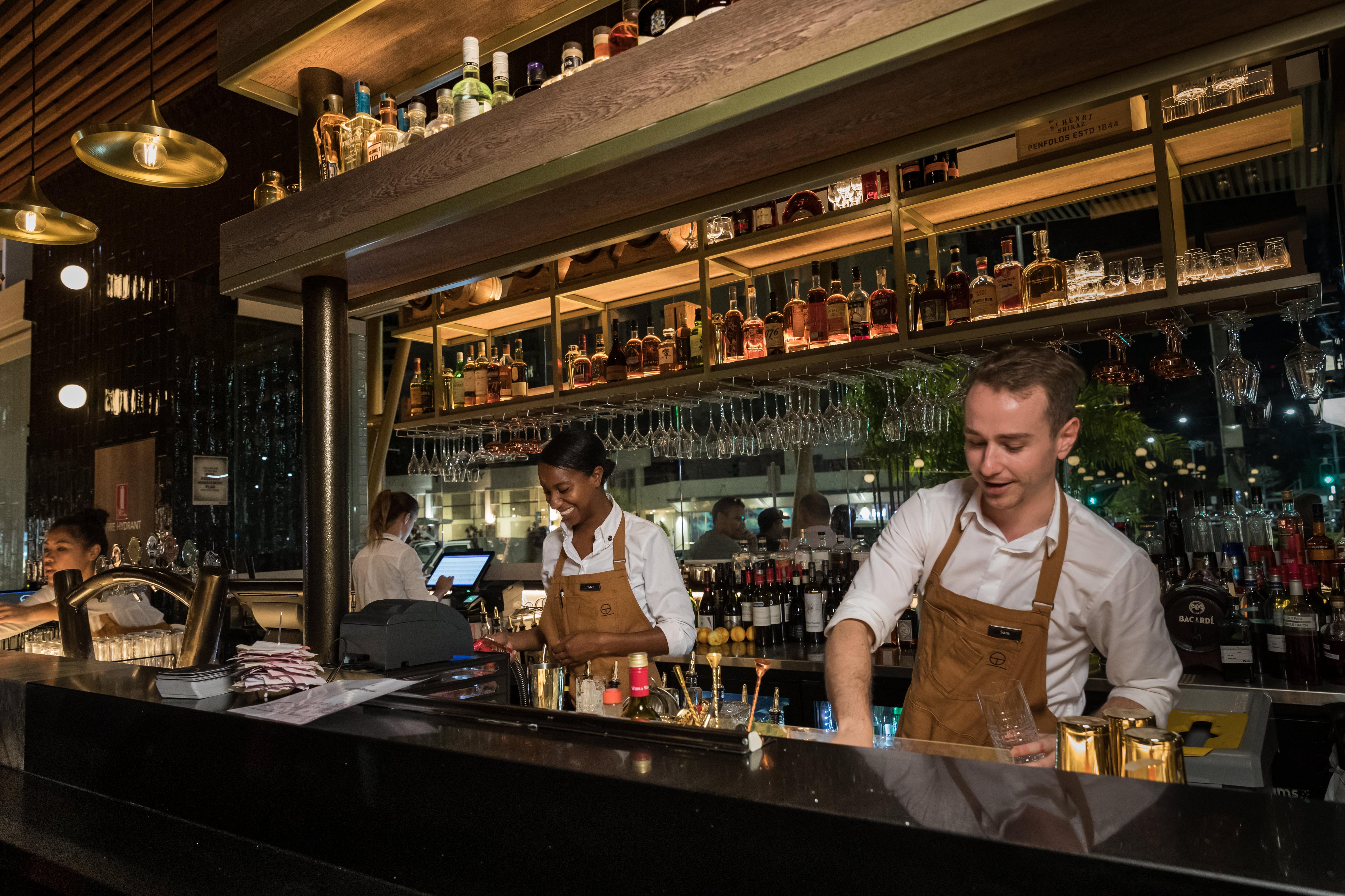 فندق Crystalbrook Bailey كيرنز المظهر الخارجي الصورة The bar at the restaurant