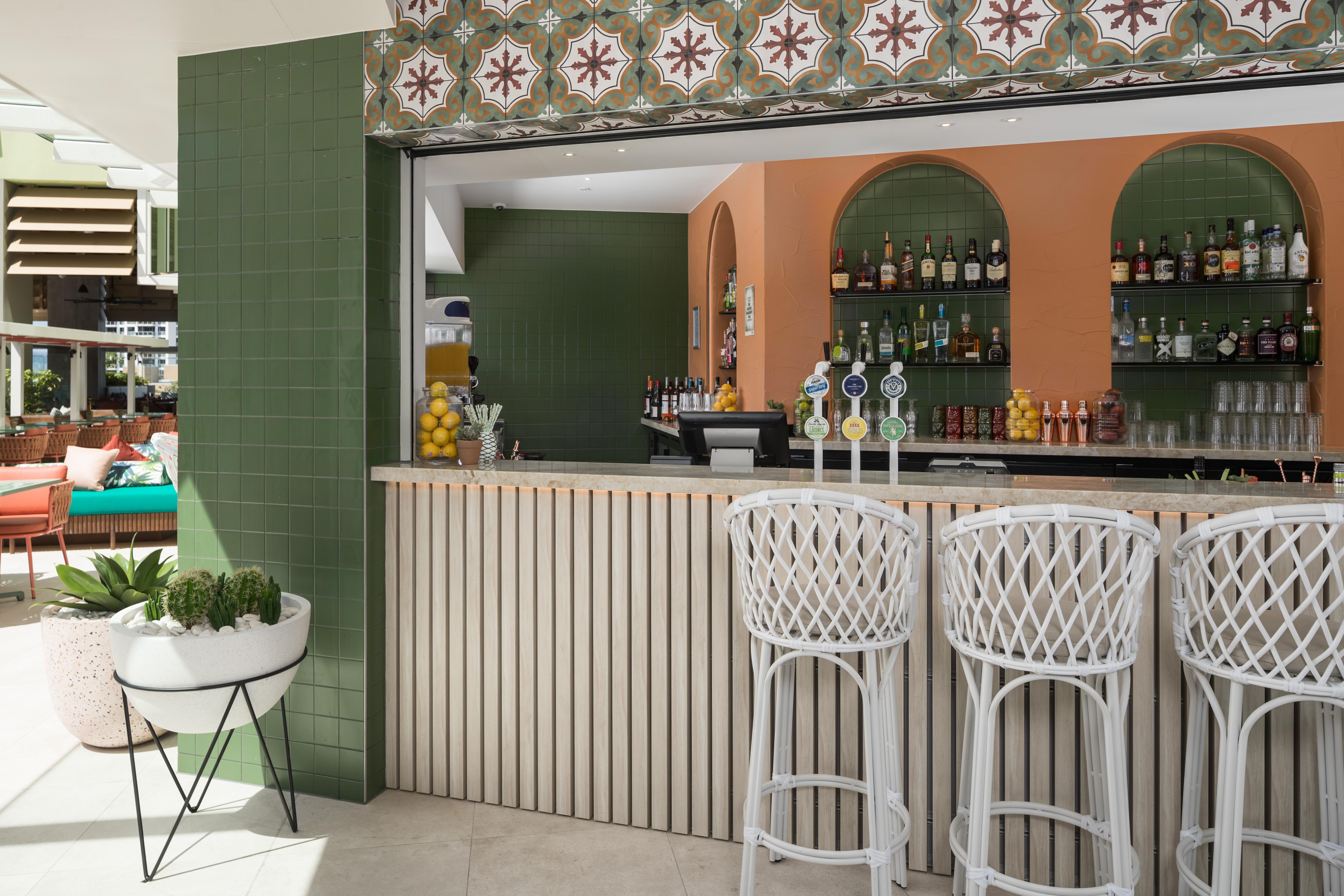 فندق Crystalbrook Bailey كيرنز المظهر الخارجي الصورة The bar at the hotel