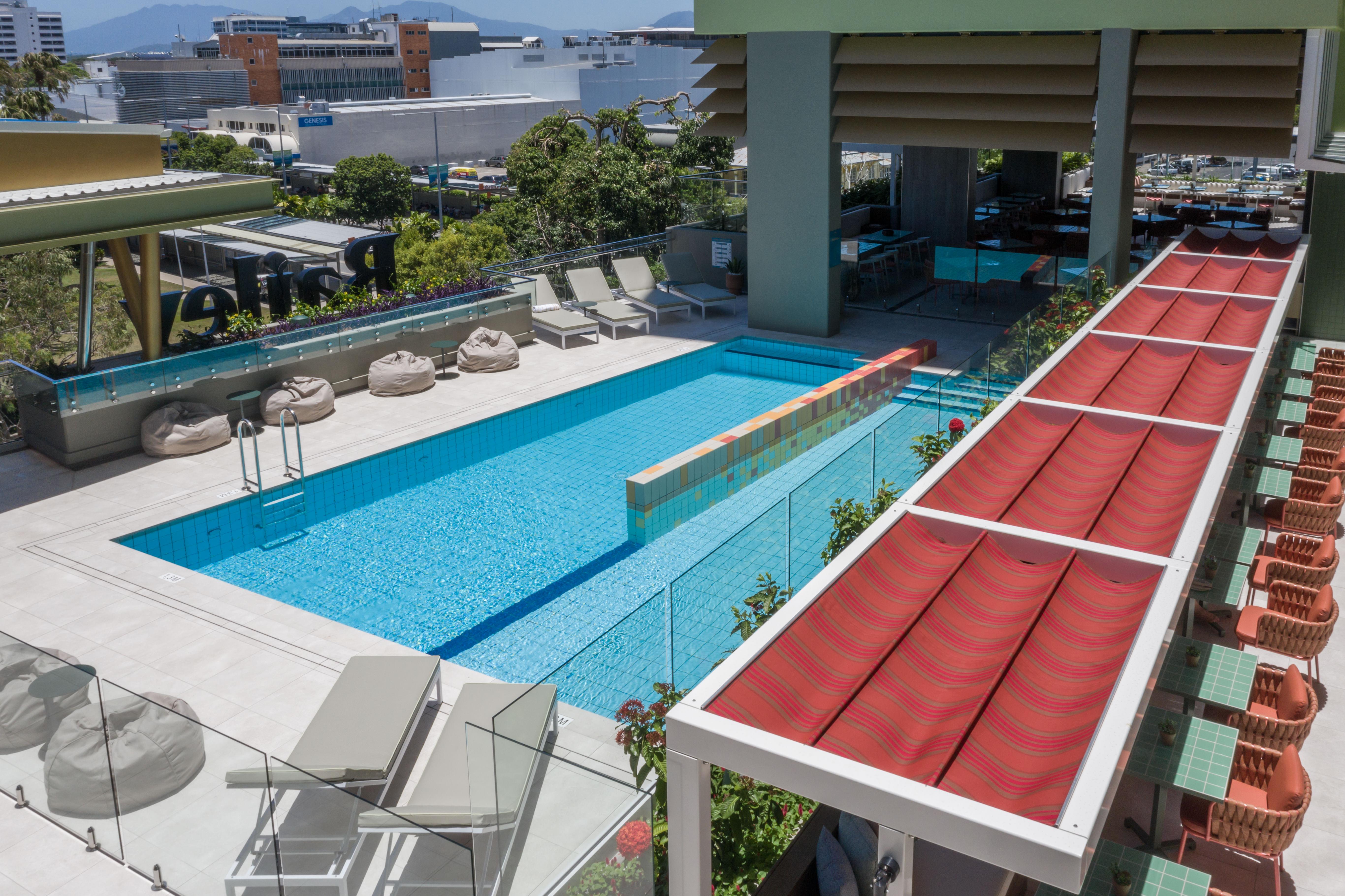 فندق Crystalbrook Bailey كيرنز المظهر الخارجي الصورة The pool at the hotel
