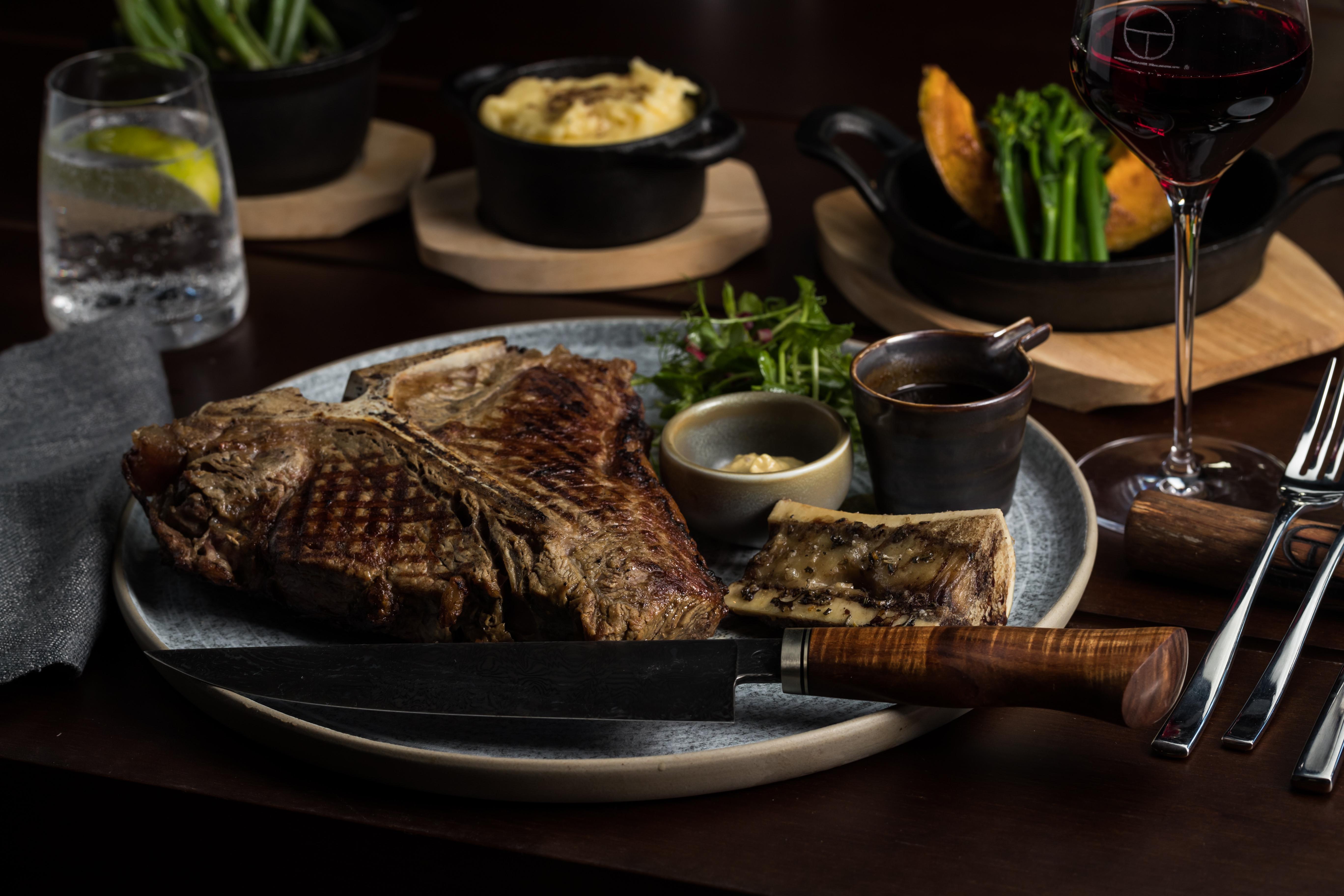 فندق Crystalbrook Bailey كيرنز المظهر الخارجي الصورة A steak at the restaurant