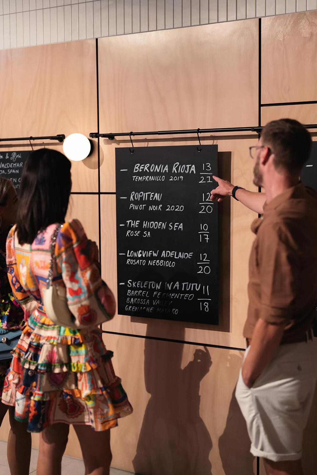 فندق Crystalbrook Bailey كيرنز المظهر الخارجي الصورة Menu at a restaurant