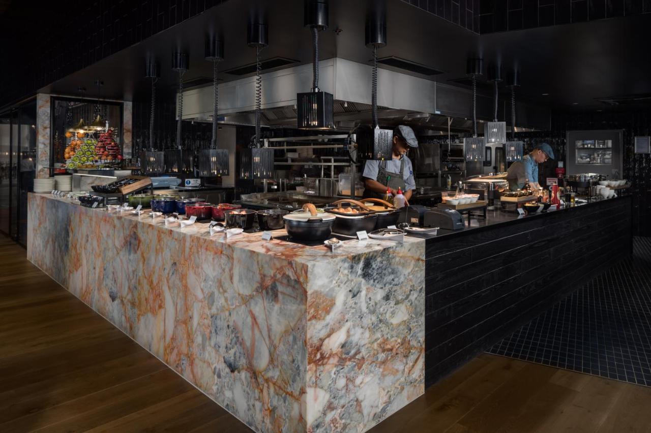 فندق Crystalbrook Bailey كيرنز المظهر الخارجي الصورة The kitchen at the restaurant