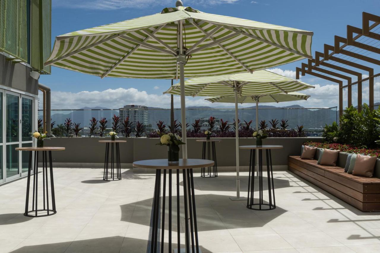 فندق Crystalbrook Bailey كيرنز المظهر الخارجي الصورة The rooftop terrace at the hotel