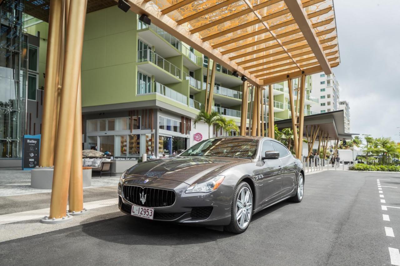 فندق Crystalbrook Bailey كيرنز المظهر الخارجي الصورة Maserati Quattroporte